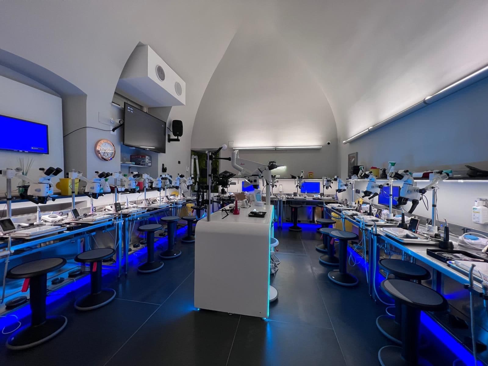 Apical Microsurgery Masterclass cover image